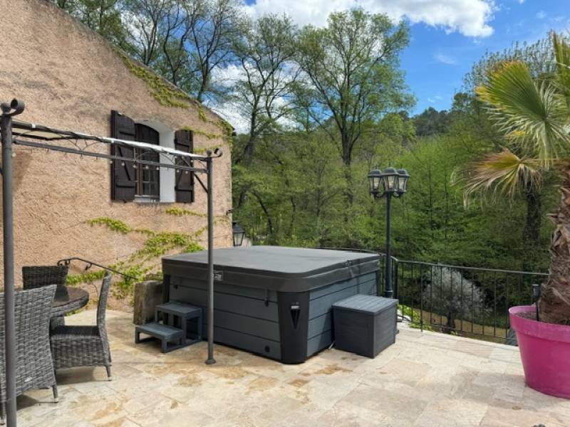 SPA 5 personnes RELAX 7 installé à Vins sur Caramy à côté de Brignoles