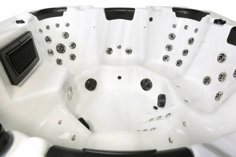 SPA 7 PERSONNES RELAX 14   à Brignoles dans le Var