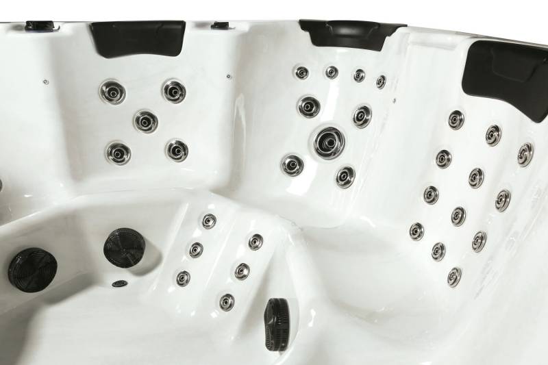 SPA 7 PERSONNES RELAX 14   à Brignoles dans le Var